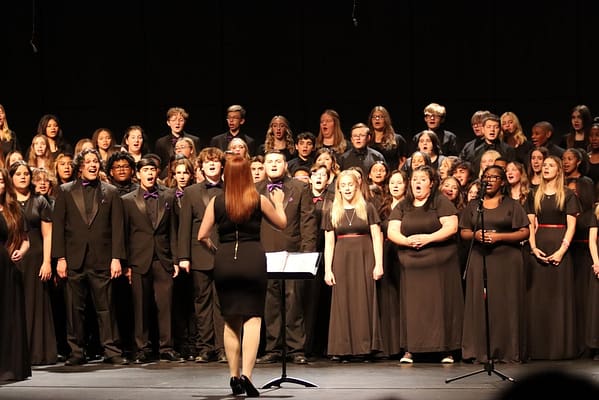 Woodhaven choirs kicks off 2023 fall concert in broadway fashion
